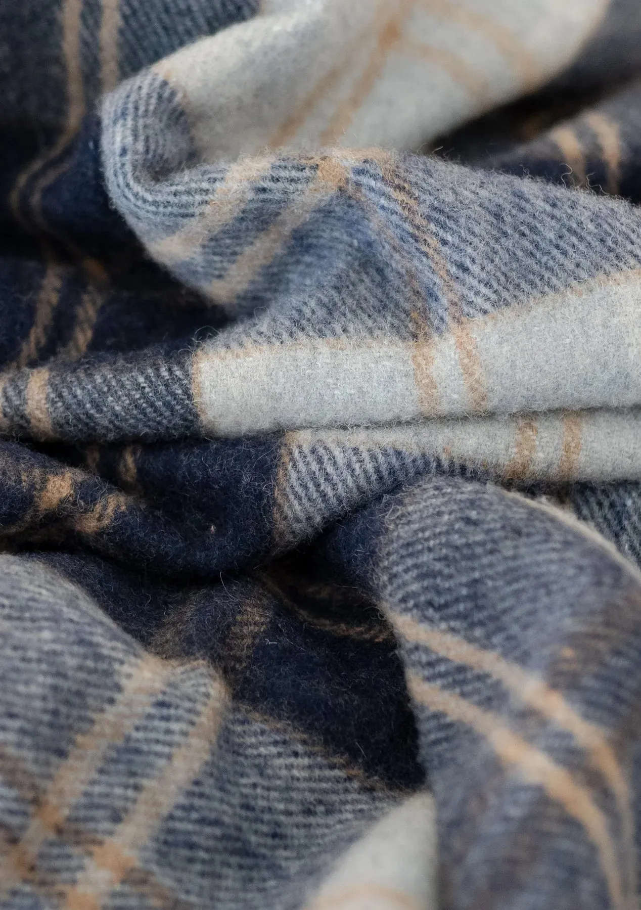 Recycled Wool Pet Blanket in Bannockbane Silver Tartan